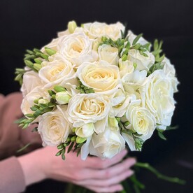 Букет невесты из Роз и Фрезий