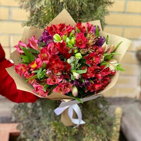 Букет из 19 альстромерий