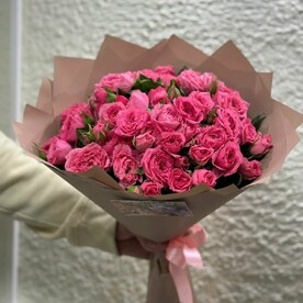 25 пионовидных кустовых роз