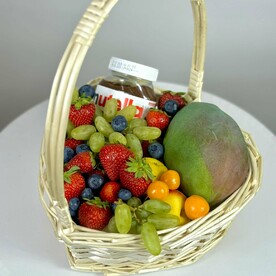 Фруктовая корзинка с Нутеллой