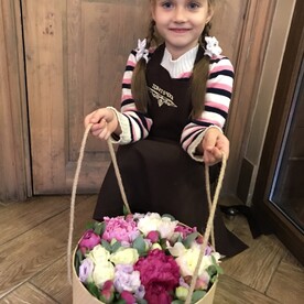 Коробка с пионами