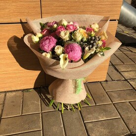 Роза, Пион, Роза пионовидная, Кала, Бруния, Дизайнерская упаковка