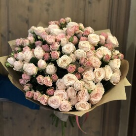 Букет из 35 кустовых роз