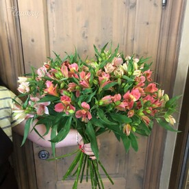 Букет из альстромерий