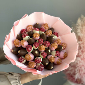 Букет из клубники в шоколаде "Молли" большой
