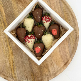 Клубника в шоколаде в коробочке  9 штук "Бостон" маленький