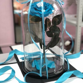 Бирюзовая «VIP» Роза в колбе в подарочной коробке- живет 5 лет. 29 см