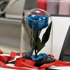 Бирюзовая «Мини» Роза в колбе в подарочной коробке- живет 5 лет. 22 см