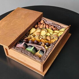 ХИТ Подарочный набор книга с орехами, сухофруктами, мёдом для мамы