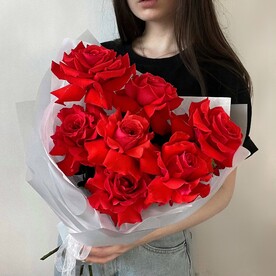 7 красных роз