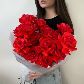 15 красных роз