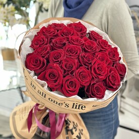 Букет дня со скидкой 20%🎁25 красных роз Explorer в стильном оформлении ❤️