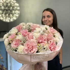 Вау букет из французских роз и белоснежных диантусов