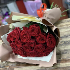 21 подмосковная бордовая Роза