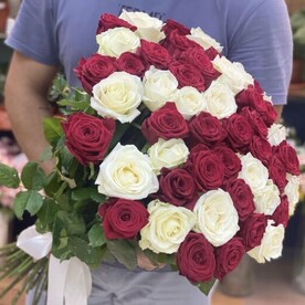 Букет из 49 подмосковных роз микс