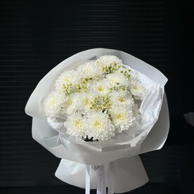 Букет из хризантем с ромашкой