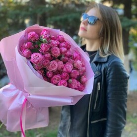 Букет пионовидных кустовых роз