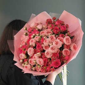 Букет из кустовых роз