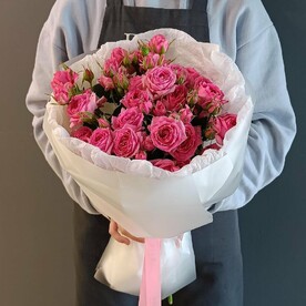 Букет из 5 нежно-розовых кустовых роз