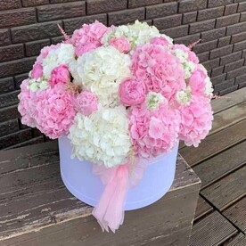 Композиция Баккарди в шляпной коробке