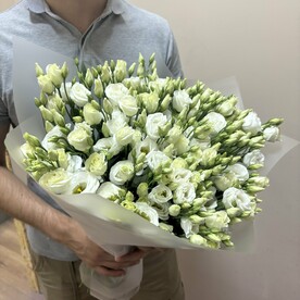 Букет из 21 белой эустомы