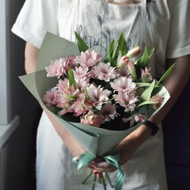 Стойкий букет Хризантема и Альстромерия