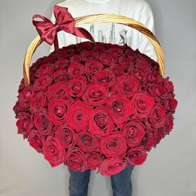 Корзина из 101 красной розы
