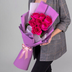Букет из семи алых роз