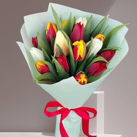 Букет из тюльпанов микс