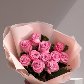 Розовые розы