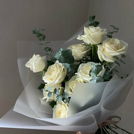 Роза белая с эвкалиптом