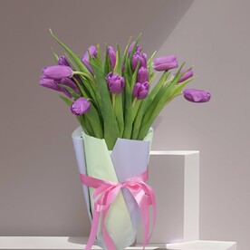 Тюльпаны в вазе