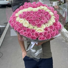 Букет из 101 розы в виде сердца 70 см
