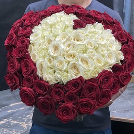 Букет из 101 розы в виде сердца 60 см