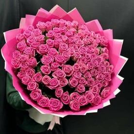 🌸 Букет из 101 розовой розы в стильной белой упаковке – символ утончённости, нежности и гармонии! 🌷