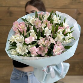 Букет альстромерий