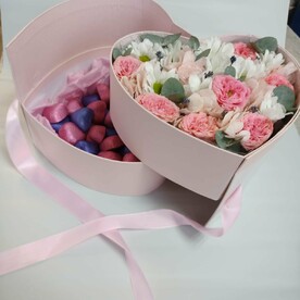 Коробка цветов в виде СЕРДЦА
