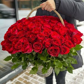 Корзина из 101 красной розы