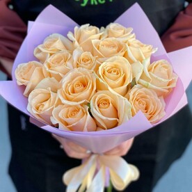 Букет из 15 кремовых роз "Талея"