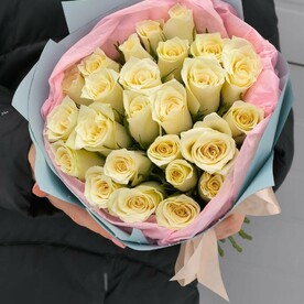 Букет из 25 белых роз "Кения"