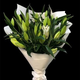 Букет 9 лилий