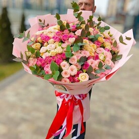 Букет 51 кустовая роза