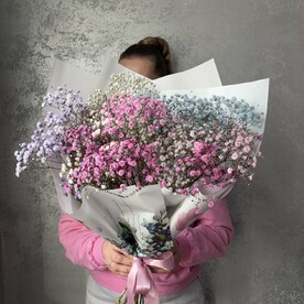 Букет из радужной гипсофилы