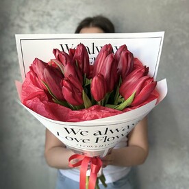 Букет из 15 красных тюльпанов