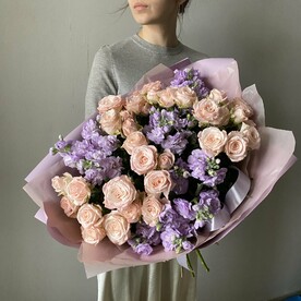 Пышный и ароматный букет с пионовидными розами