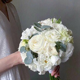 Букет невесты с ранункулюсами