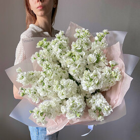 Ароматный букет с маттиолой