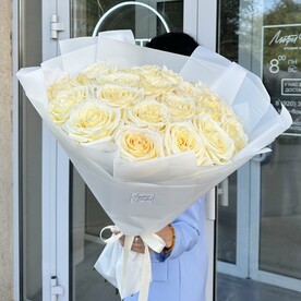 Букет из 21 кремовой пион.Розы