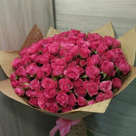 Малиновые кустовые розы