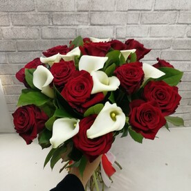 Калла с розами